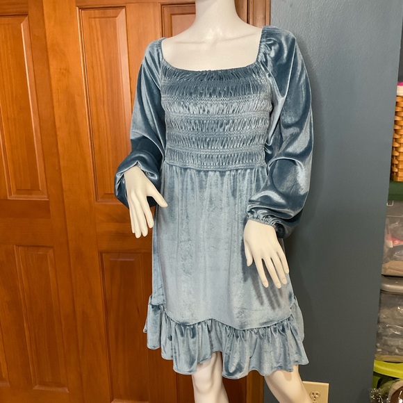 Lauren Conrad NWT’s Velvet Feel Blue Party Dress Long Sleeve Ruffle Hem Sz Large - Picture 7 of 15